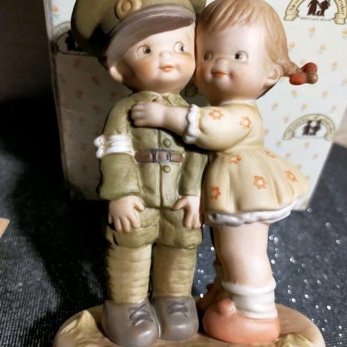 Decorative figurine collection like new
