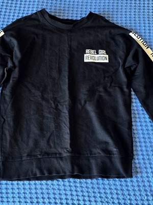 H&M black and white sweatshirt, size Small, rock style