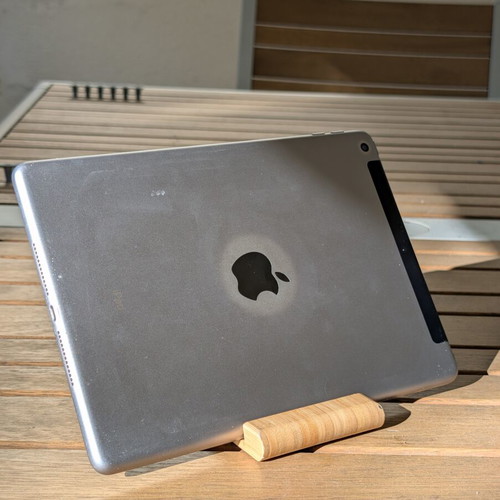 Apple iPad 6th generation 128GB Cellular 4G