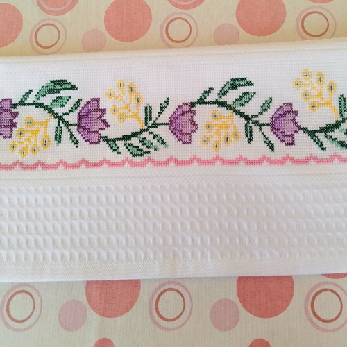 Set of three embroidered kitchen towels, 100% cotton