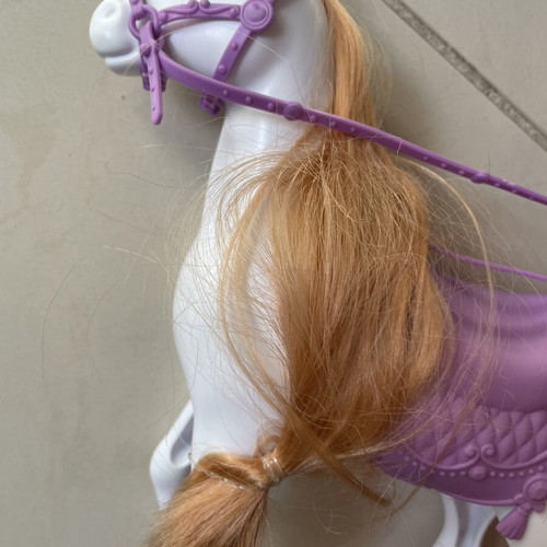 Horse with carriage toy like new, Barbie style