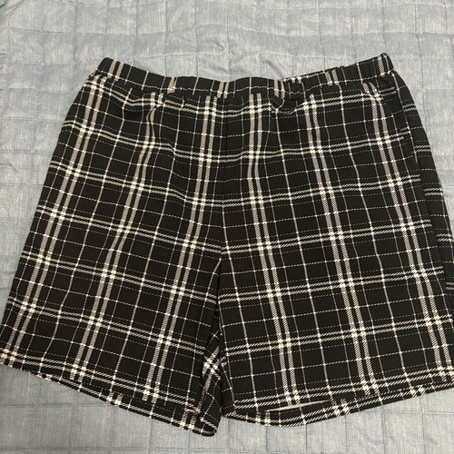 SHEIN men's set XL: black T-shirt with checked pocket & checked shorts
