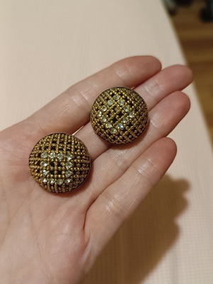 Vintage clip-on earrings used, very good condition