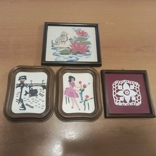 Embroidered frames new, set of 4 with matte glass