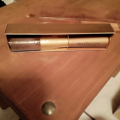 Max Factor powder brush unused