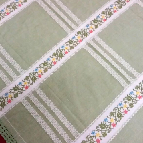 Tablecloth and three napkins with knitted lace around new