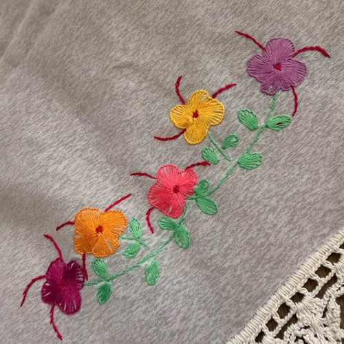 Embroidered floral table runner, white, 84x38 cm