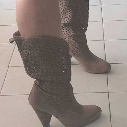 Azur Modern Boots Bershka Size 40 Beige Like New