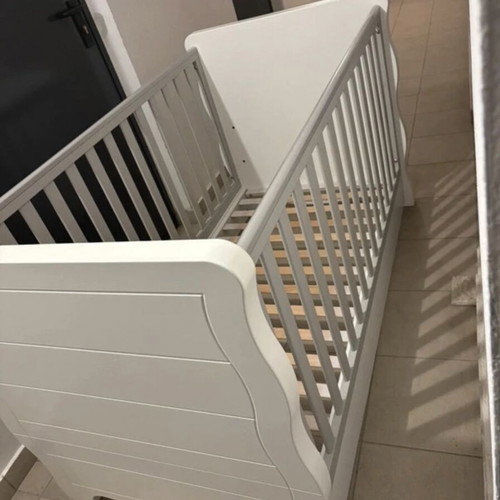 Santa Bebe convertible baby cot with Grecostrom mattress and chest of drawers