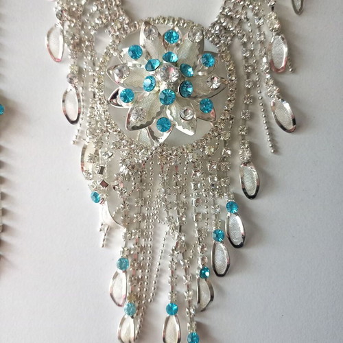 Faux Bijou necklace flower bracelet earrings set new silver turquoise