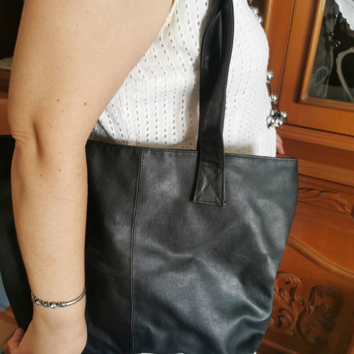 Black shoulder bag used, large