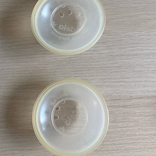 Medela breast shells and silicone nipples like new, 2 pcs with case