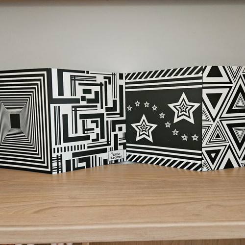 High-Contrast Black and White Cards for Babies used