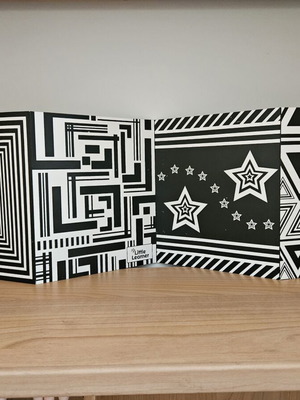 High-Contrast Black and White Cards for Babies used
