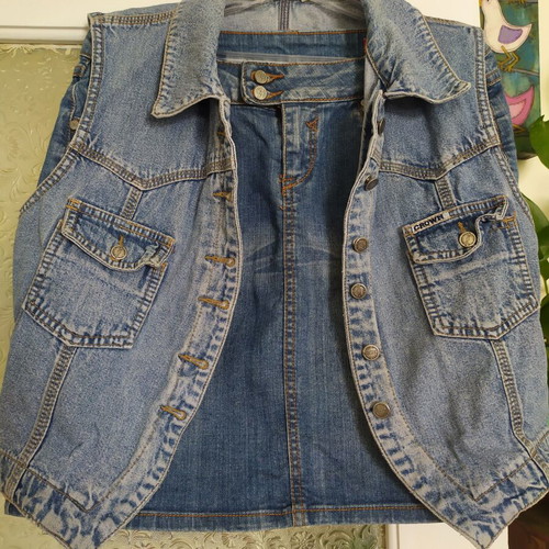 Denim skirt and vest set like new, size M, blue