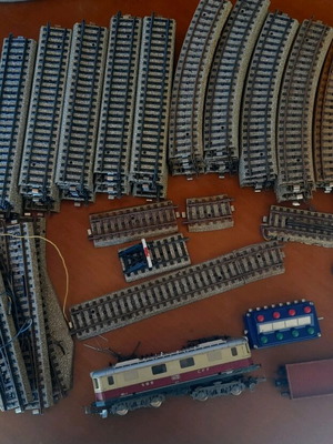 Marklin lot with rails and Lima 208066 train