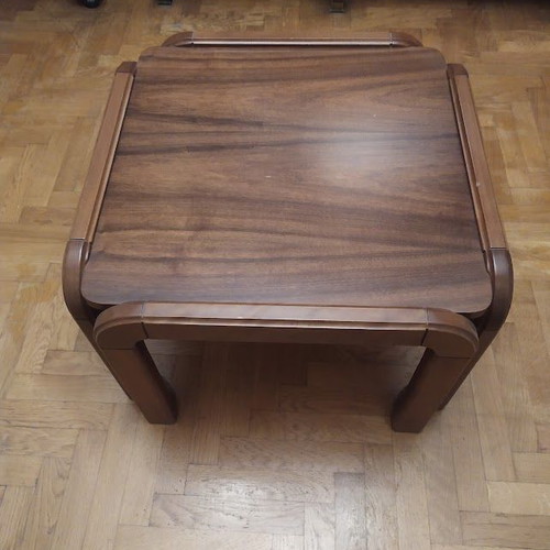 Set of 2 wooden coffee tables, one large and one small