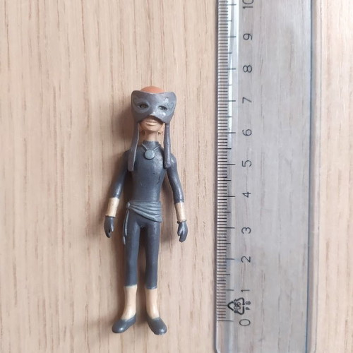 Ben 10 Gwen figure 7 cm like new
