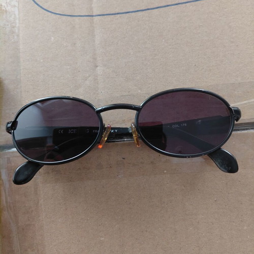 Iceberg vintage unisex oval sunglasses used, black metal frame