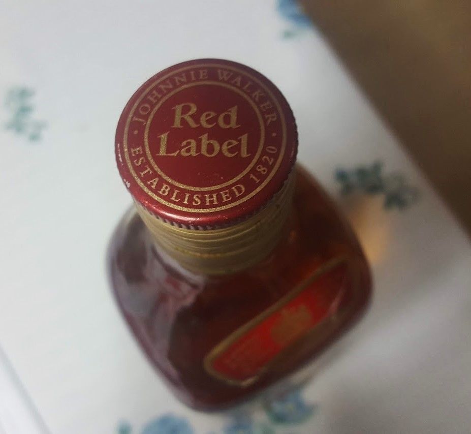 Johnnie Walker Red Label Old Scotch… - € 40,00 - Vendora.cy