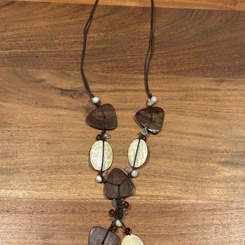 Long necklace with beads and wooden details new