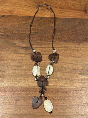 Long necklace with beads and wooden details new