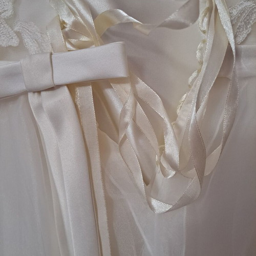 White flower girl dress like new