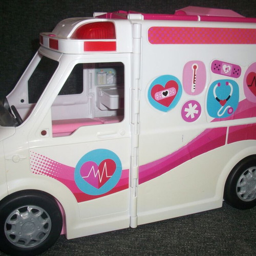 Barbie Portable Clinic like new