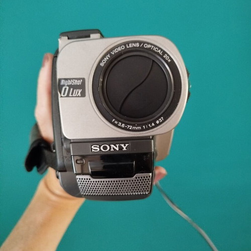 Sony Handycam Video 8 Hi8 vintage camcorder like new with charger and accessories