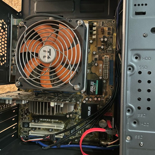 Desktop computer used with ASUS M2R32-MVP motherboard and MSI R5670 graphics card