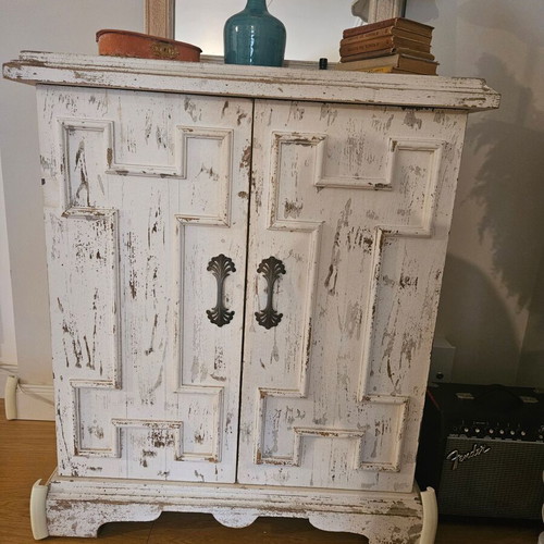 Vintage Shabby Chic Cabinet like new
