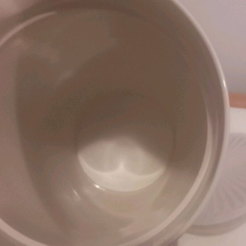 Κανάτα Tupperware 874-15 σαν καινούργιο, χωρητικότητα 1,9 λίτρα, κρέμ & χρυσό
