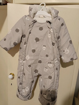 H&M baby jumpsuit like new for newborn up to 4 months with fleece lining