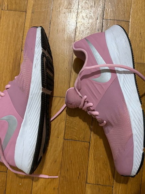 Nike athletic shoes used, size 40, pink