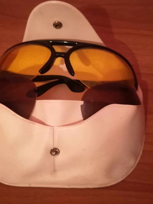 Uvex vintage snow goggles used with dual day and night lenses