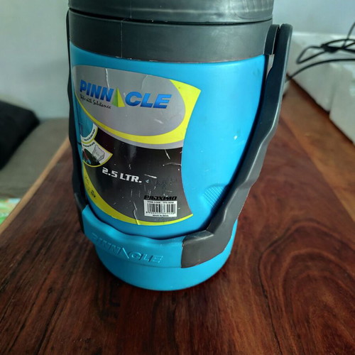 Pinnacle 2.5 liter water thermos used