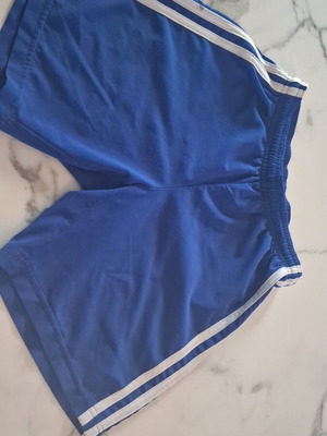 Αυθεντικό παιδικό σορτσάκι Adidas μεταχειρισμένο με κορδόνια νούμερο 4-6