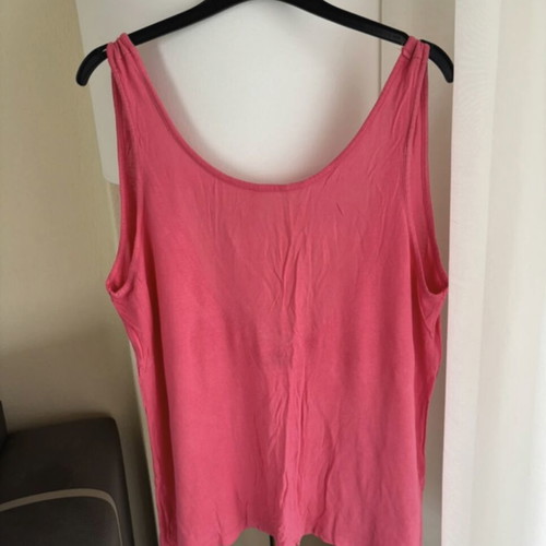 Only fuchsia top with open back like new, size L
