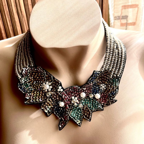Handmade necklace with pearls and multicolored beads like new