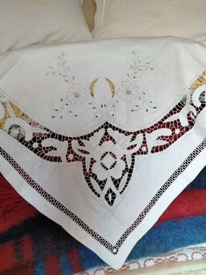 Handmade cutwork tablecloth with intricate design and azur 130x130 new
