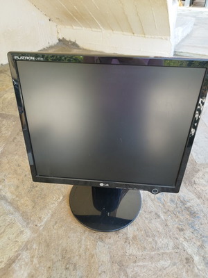 LG Flatron computer monitor