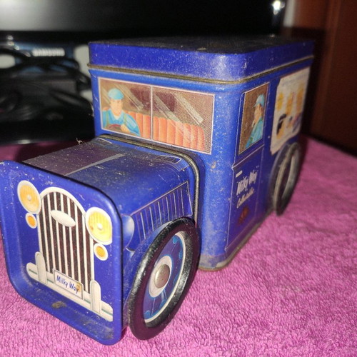 Milky Way collectible car like new