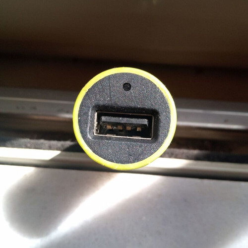 Φορτιστής αναπτήρα αυτοκινήτου Belkin σαν καινούργιο με θύρα USB