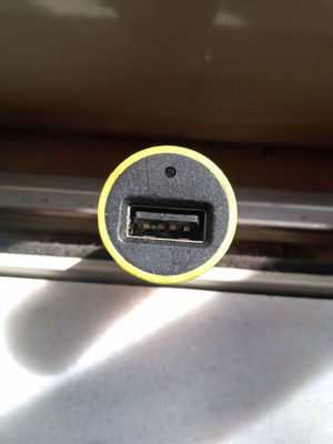 Φορτιστής αναπτήρα αυτοκινήτου Belkin σαν καινούργιο με θύρα USB