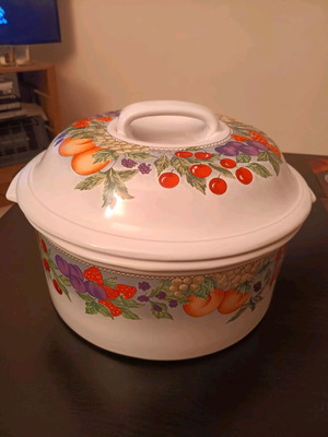 Ceramic heat-resistant casserole like new