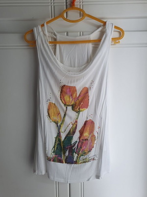 Sarah Lawrence blouse and t-shirt medium, like new, cotton