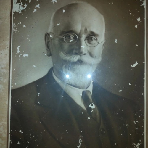 Embossed frame used with photograph of Eleftherios Venizelos 42×32 cm