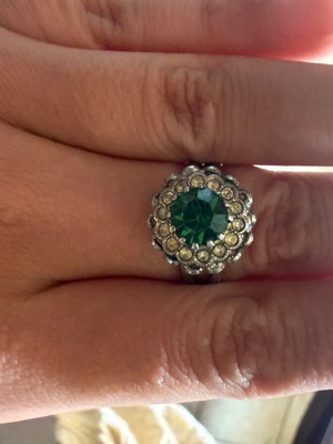Faux Bijoux ornate ring with green impressive stone like new