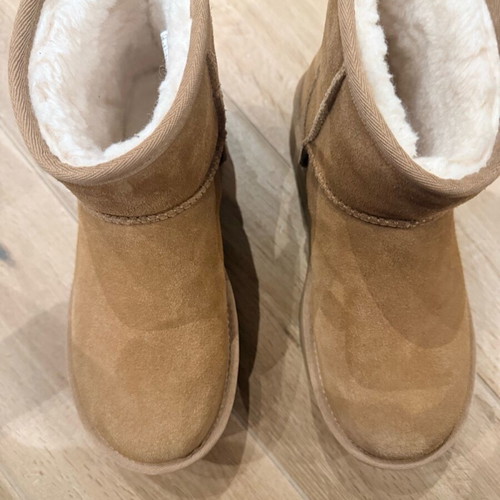Ugg boots new, size 38, beige