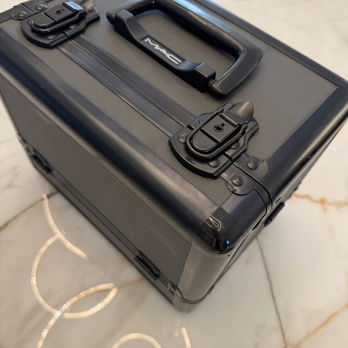 MAC Professional Train Case 4-Tier like new, professional makeup case